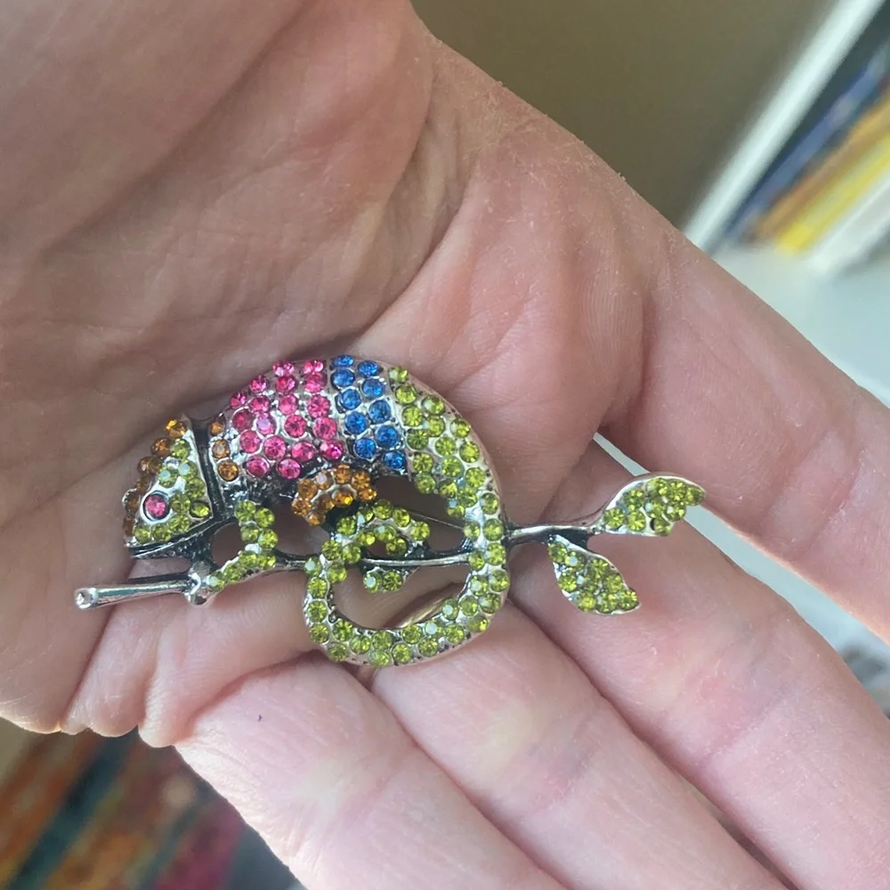 Vibrant Rhinestone Chameleon Brooch - Picture 6 of 8